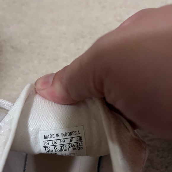 Worn once adidas swift - Picture 4 of 7